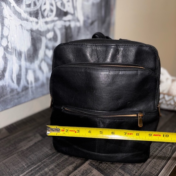 Le Donne Leather Riverwalk Women's Backpack - Picture 2 of 10